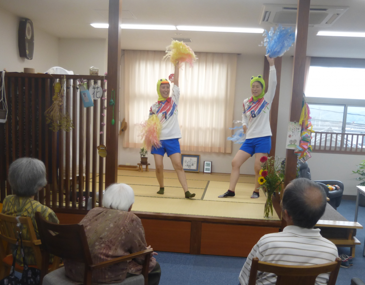 日頃の感謝を込めて💛（花の敬老会）