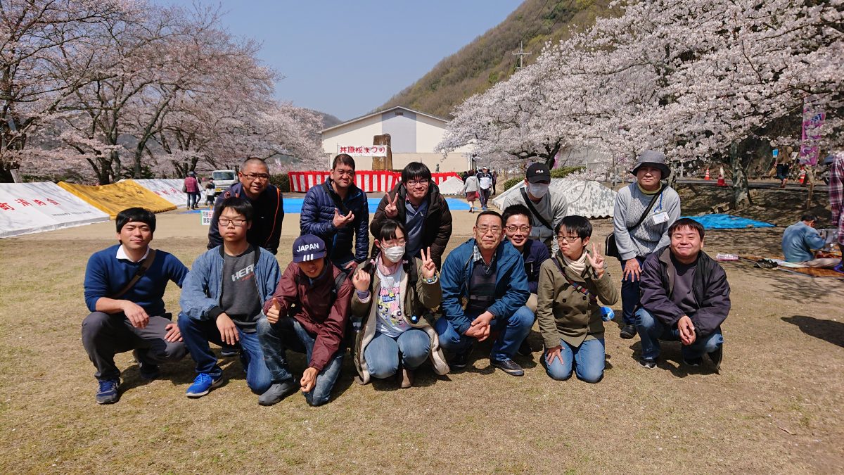 恒例の花見行事